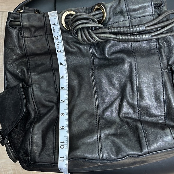 Michael Kors Black and Gold Leather Bag Zip Close Inside Outside Pockets - Picture 11 of 13